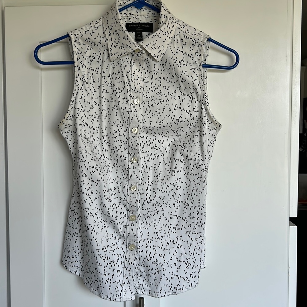 Banana Republic Non-Iron Sleeveless Button Down